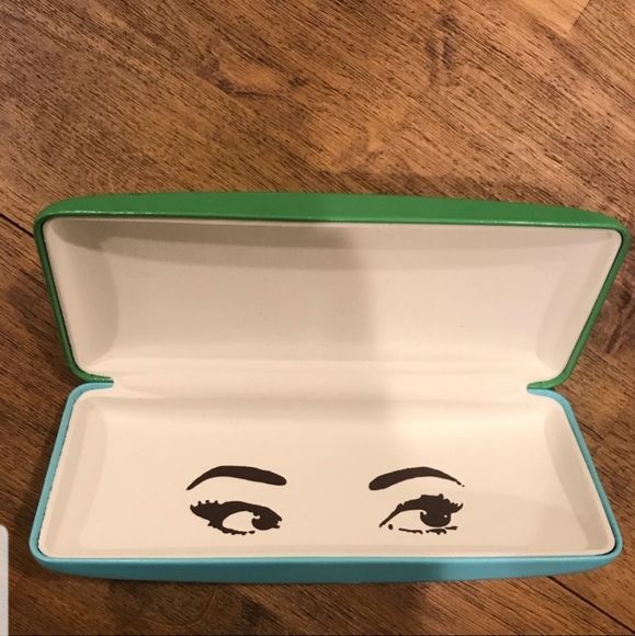 Kate Spade Polarized tortoise sunglasses and case. - Picture 8 of 10